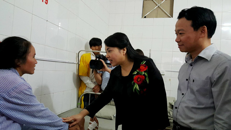 Bộ trưởng Y tế kiểm tra việc khắc phục hậu quả mưa lũ tại Yên Bái ảnh 1